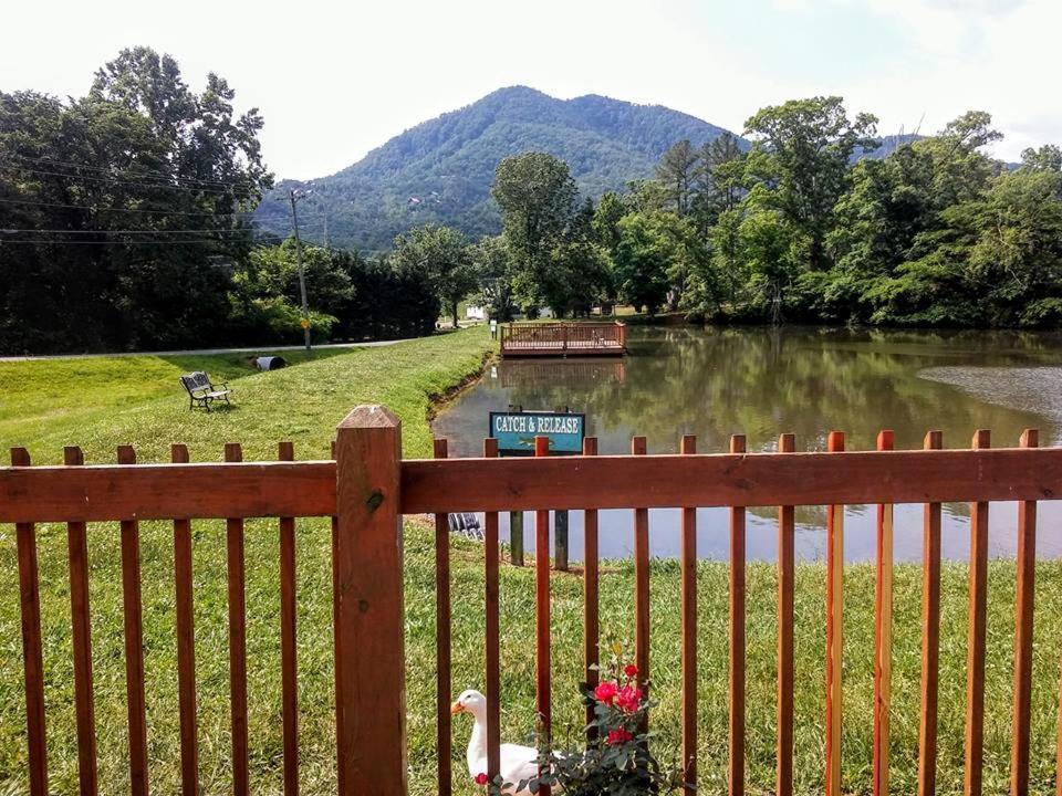 Dancing Bear Lodge By Eden Crest Sevierville Exterior photo