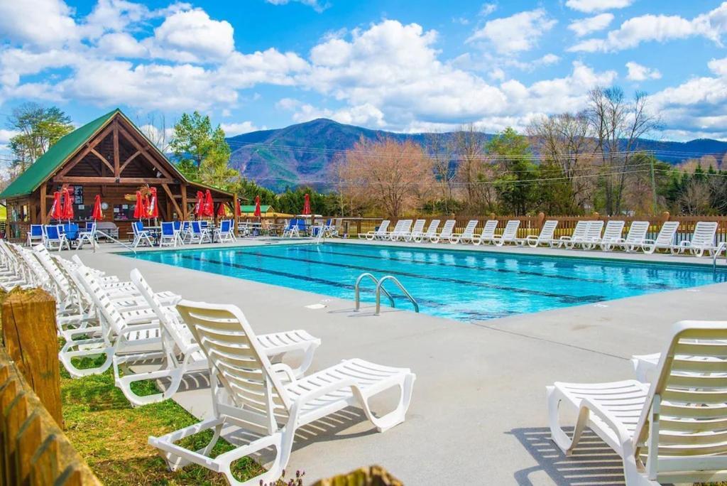 Dancing Bear Lodge By Eden Crest Sevierville Exterior photo